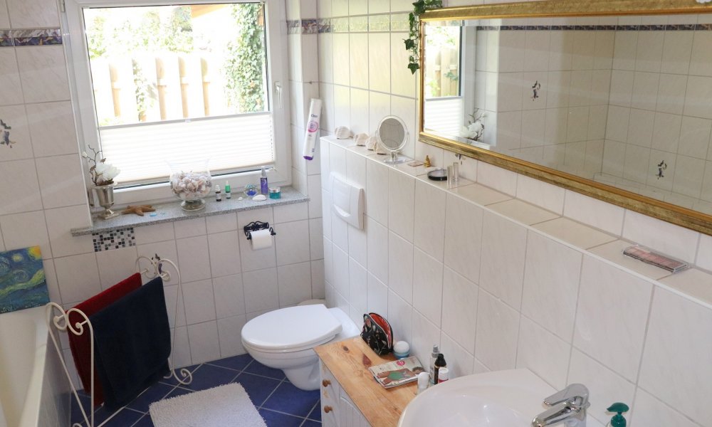 **RESERVIERT**  **Provisionsfrei** Erdgeschoss mit tollem eigenen Garten