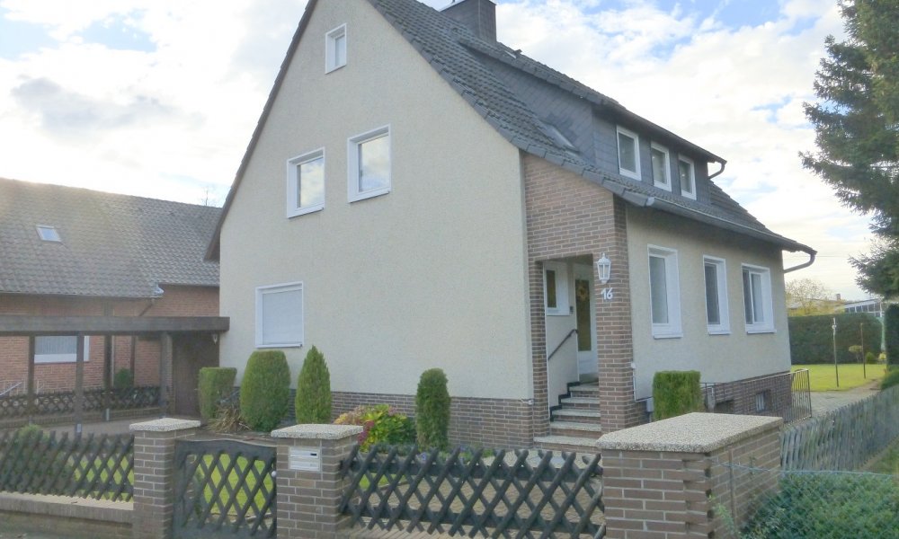 2-Familienhaus mit Platz, renovierungsbedürftig