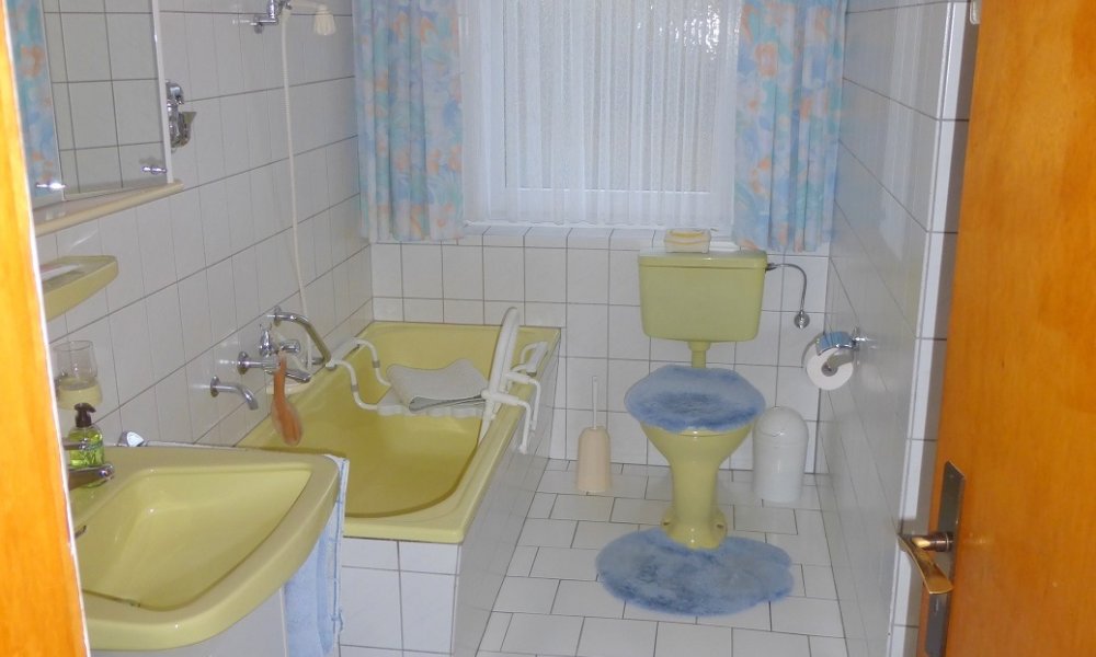 2-Familienhaus mit Platz, renovierungsbedürftig